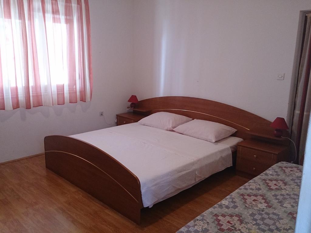 Apartments Valentino Supetarska Draga Rum bild
