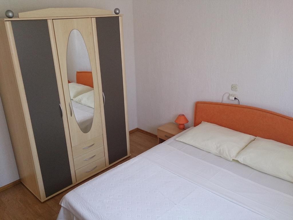 Apartments Valentino Supetarska Draga Rum bild